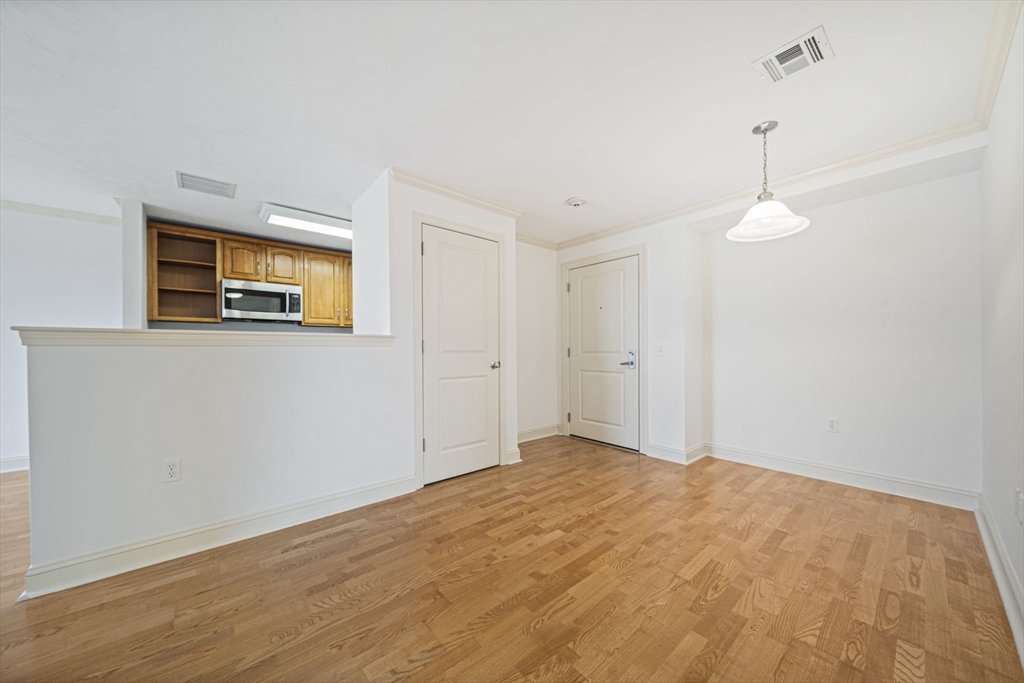 555 Page St # 305