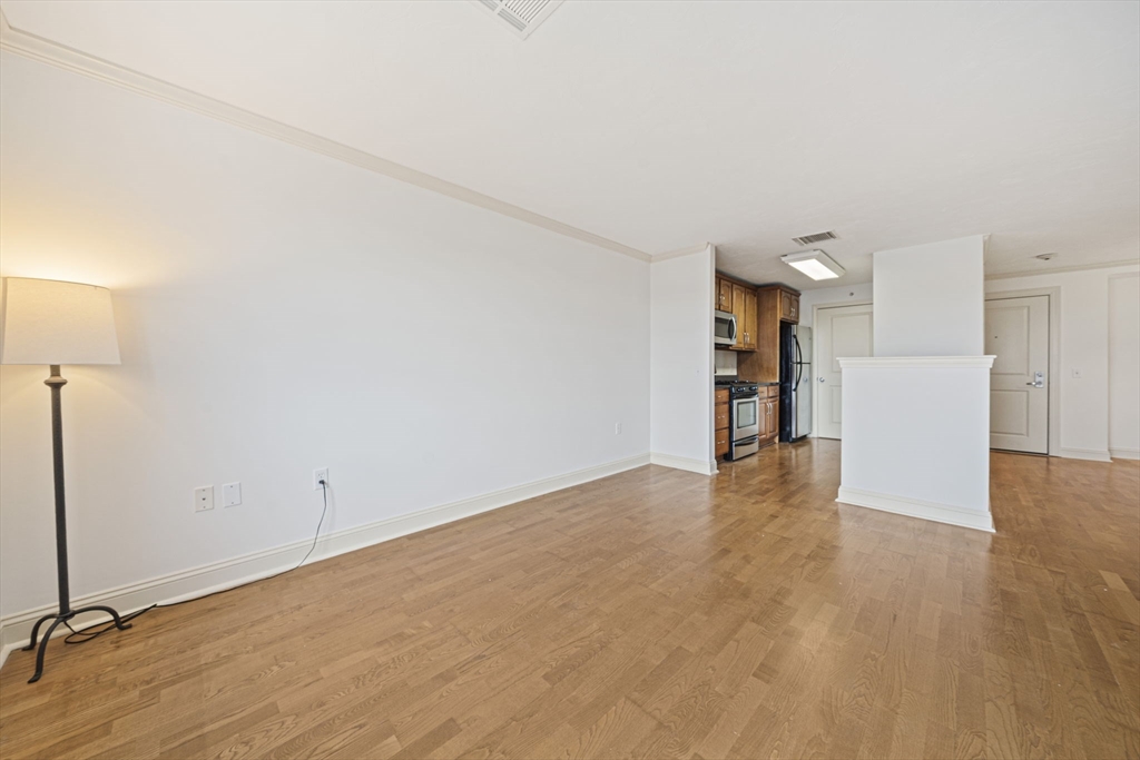 555 Page St # 305