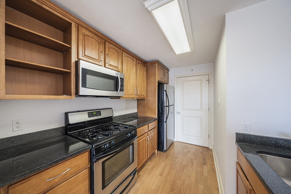 555 Page St # 305