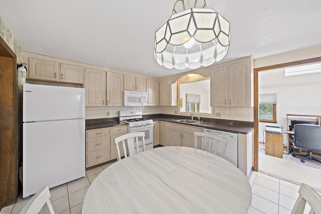 6 Sandy Ridge Cir