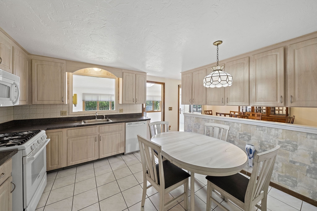 6 Sandy Ridge Cir