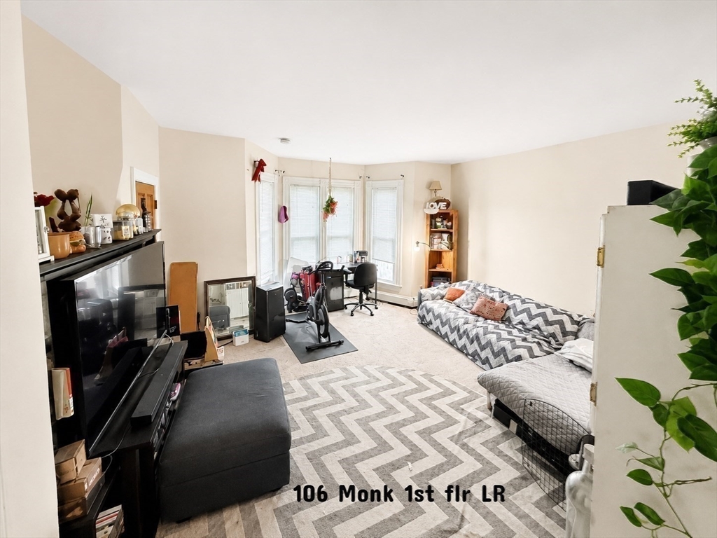 106 Monk St