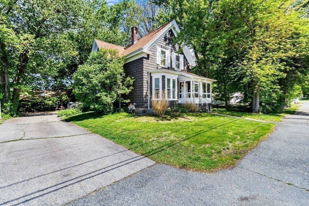 106 Monk St