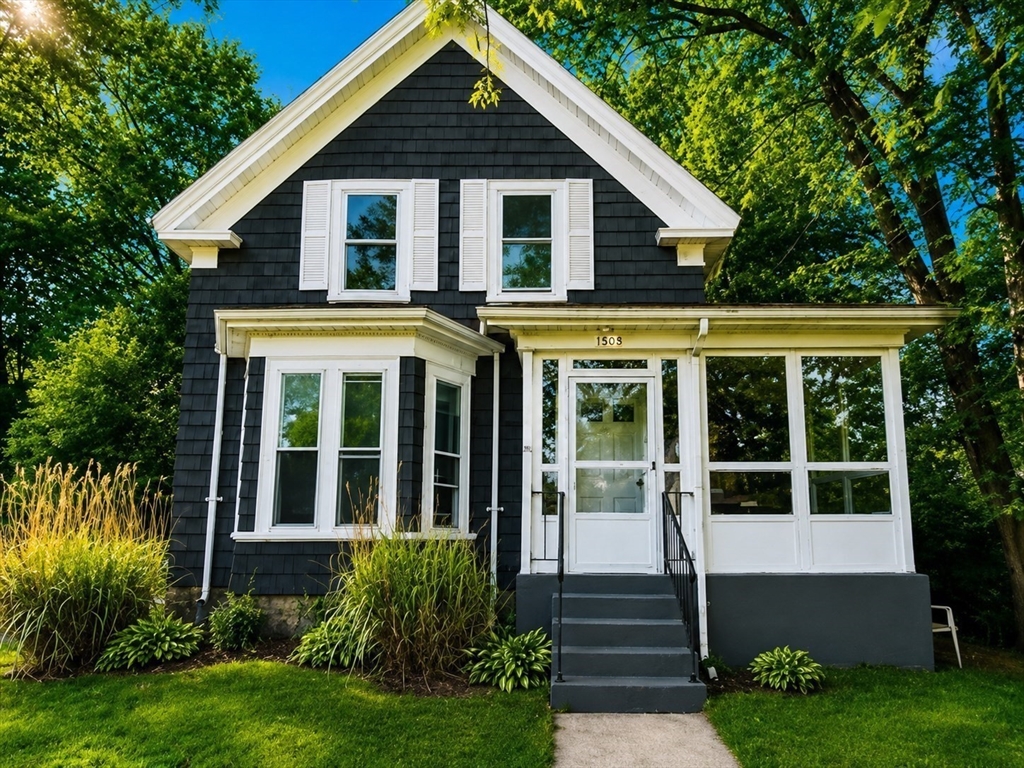 106 Monk St