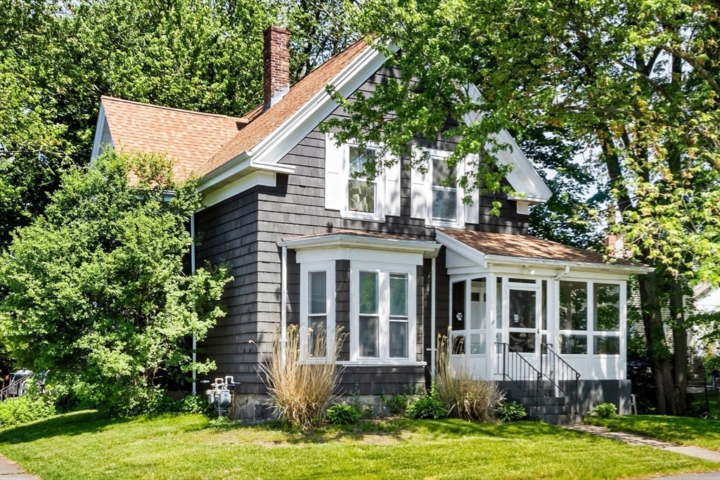 106 Monk St