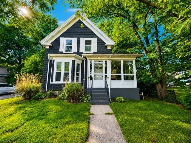 106 Monk St