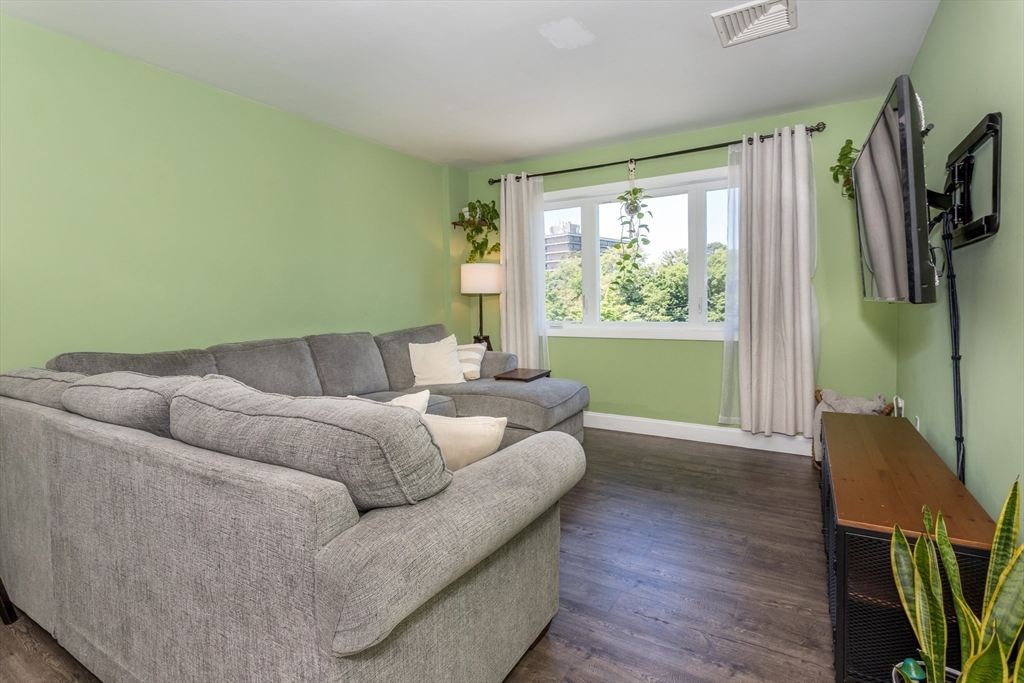 35 Desmoines Rd # 503