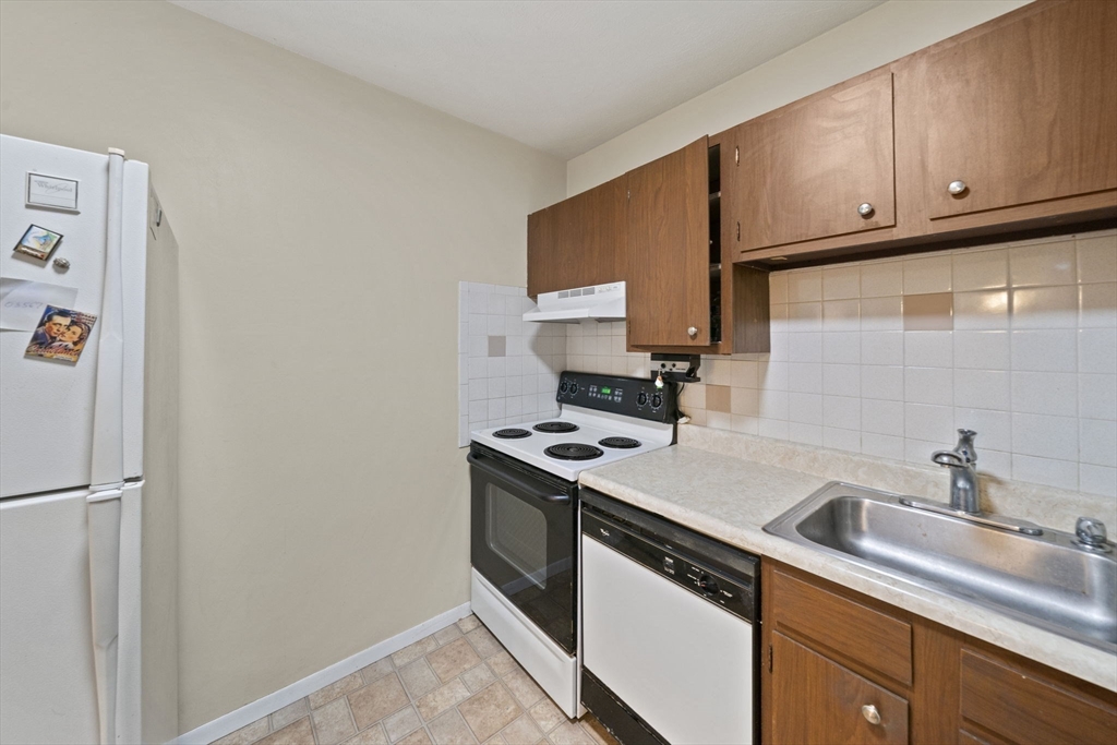 68 Summer Ave # 8