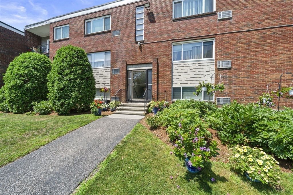 68 Summer Ave # 8