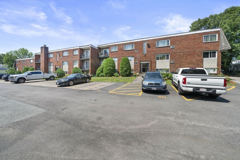 68 Summer Ave # 8
