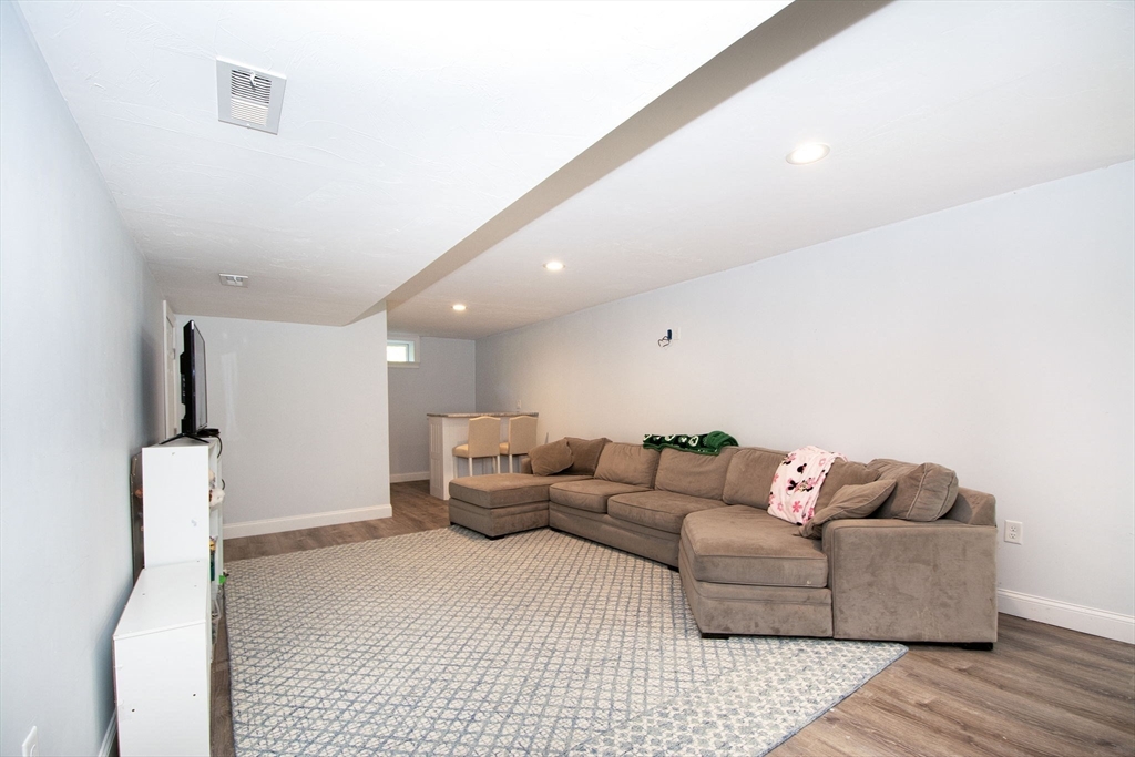 81 Meredith Way