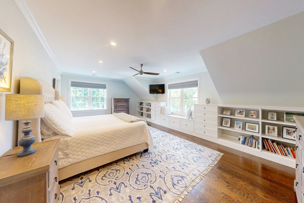 30 Horseshoe Ln