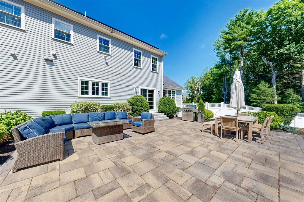 30 Horseshoe Ln