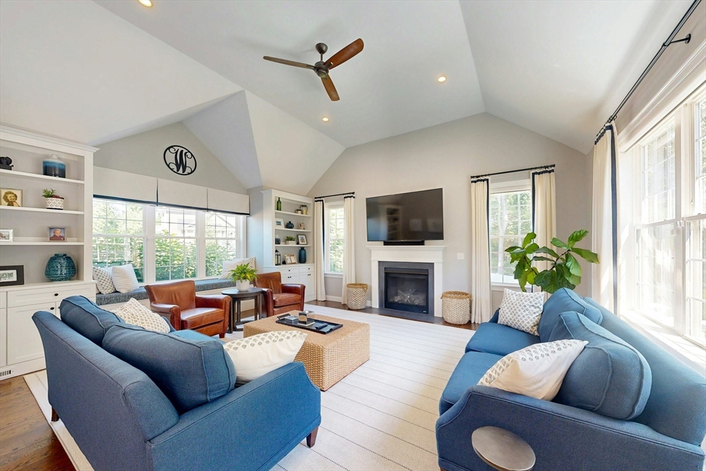 30 Horseshoe Ln
