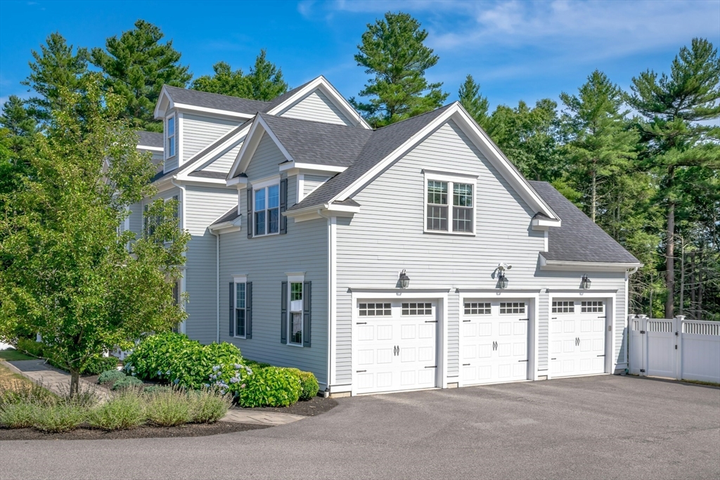 30 Horseshoe Ln