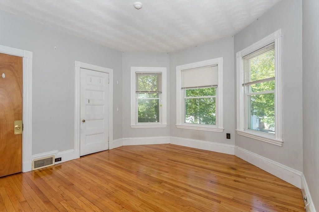 67 Cleverly Ct