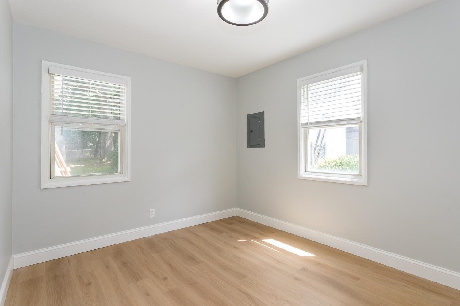 20 Rayburn Rd
