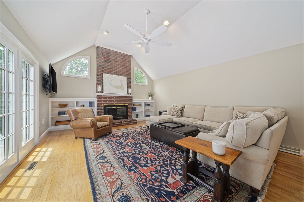 85 York St