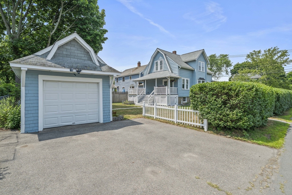 39 Holmes St