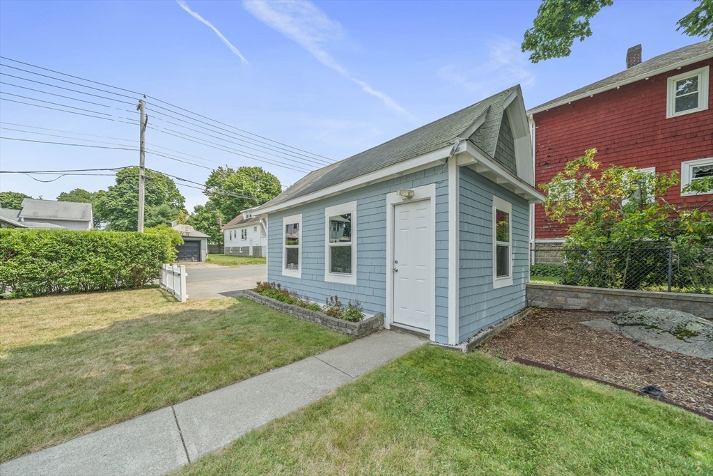 39 Holmes St
