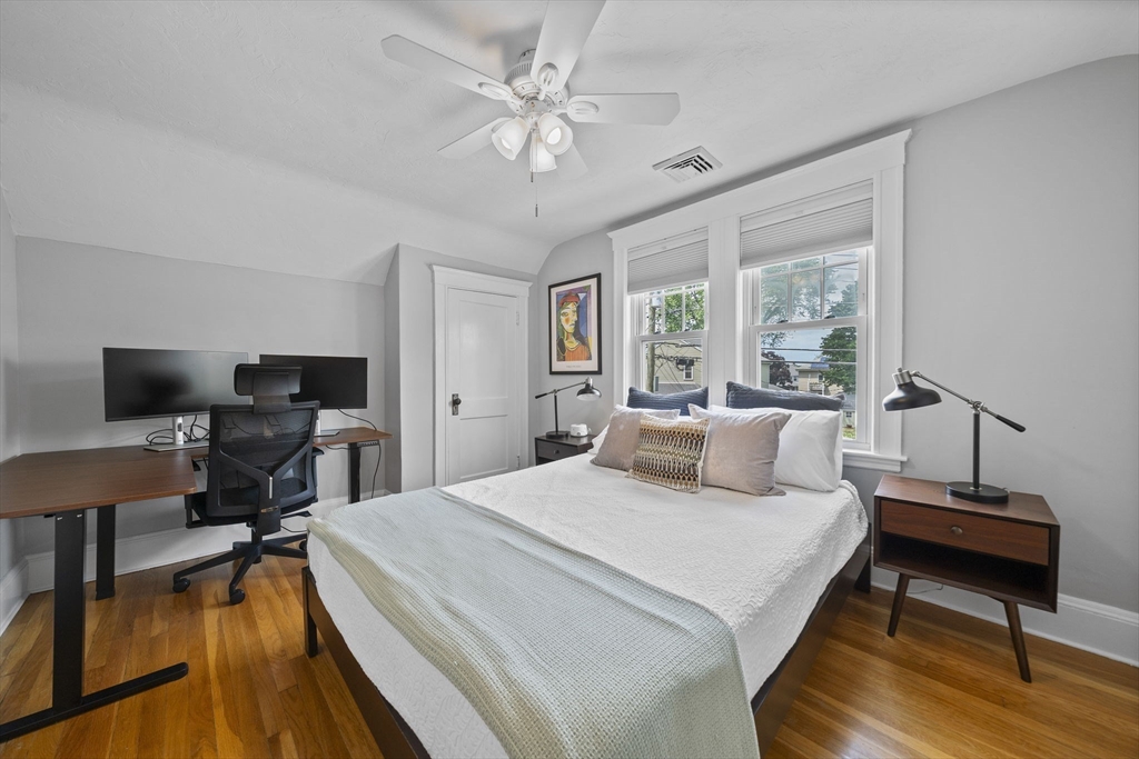 39 Holmes St