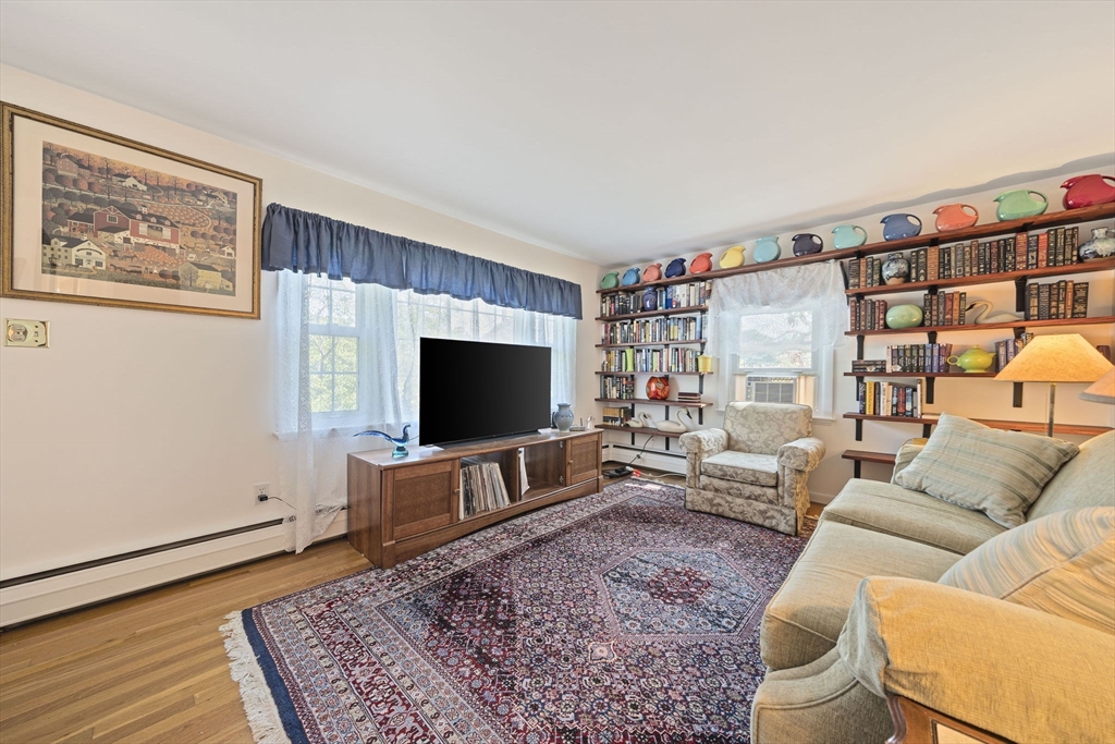 10 Curtis Cir