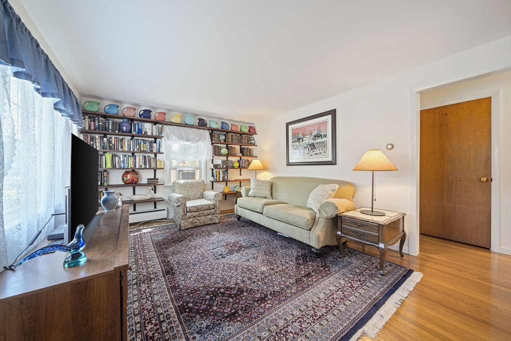 10 Curtis Cir