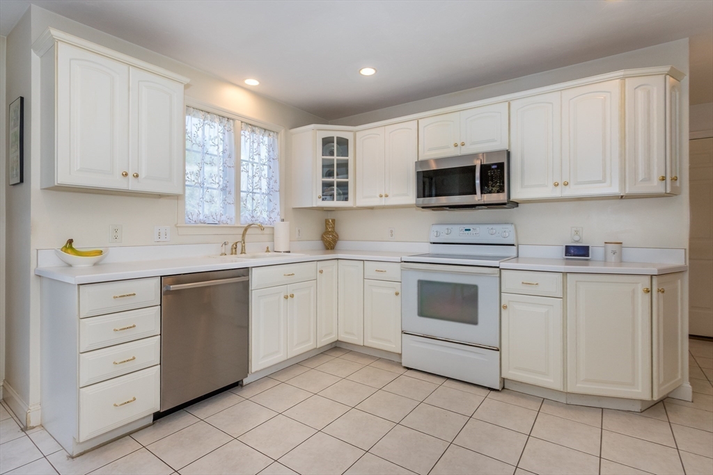 14 Orchard Ln