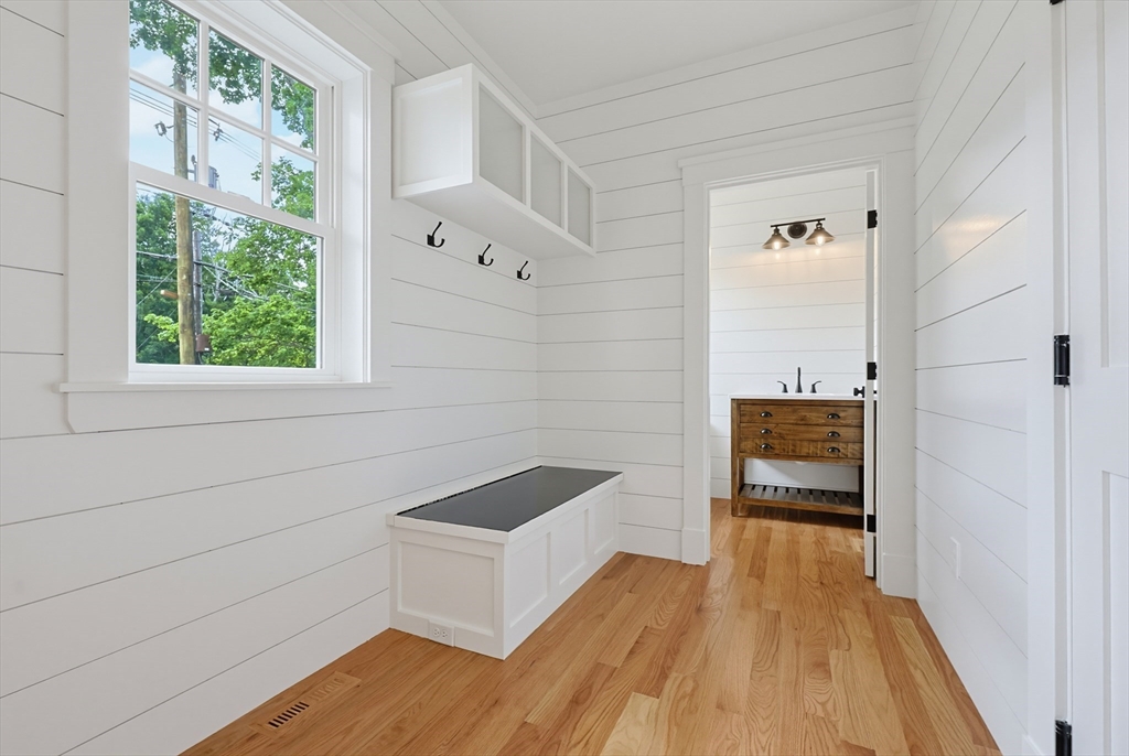 37 Poquanticut Ave # 37