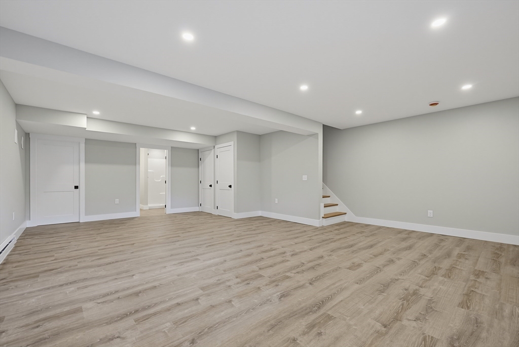 37 Poquanticut Ave # 37
