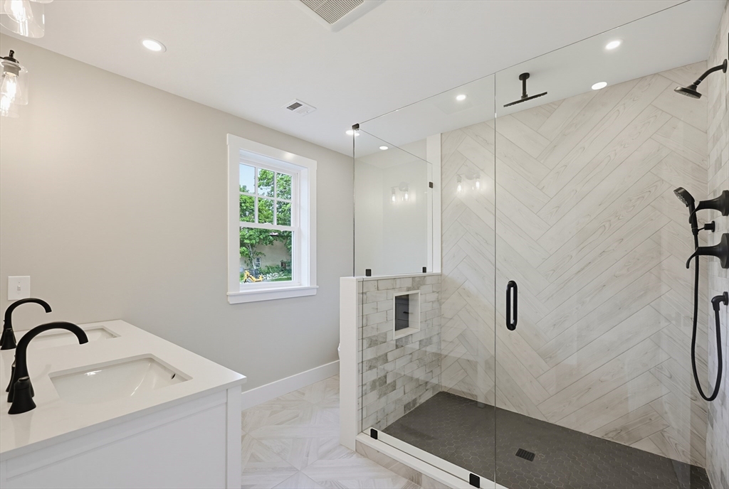 37 Poquanticut Ave # 37