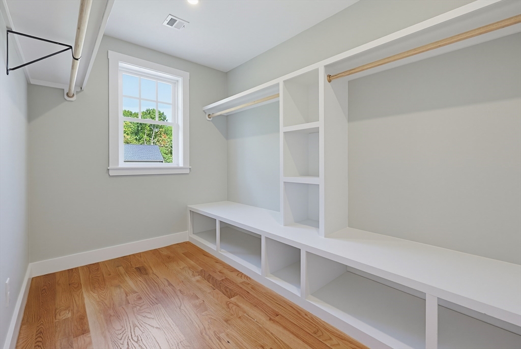 37 Poquanticut Ave # 37