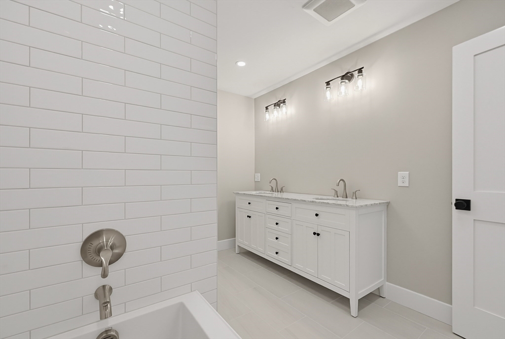 35 Poquanticut Ave # 35