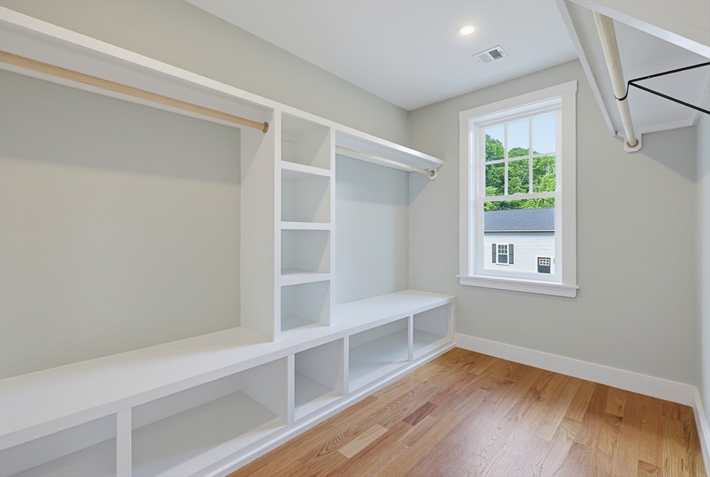 35 Poquanticut Ave # 35