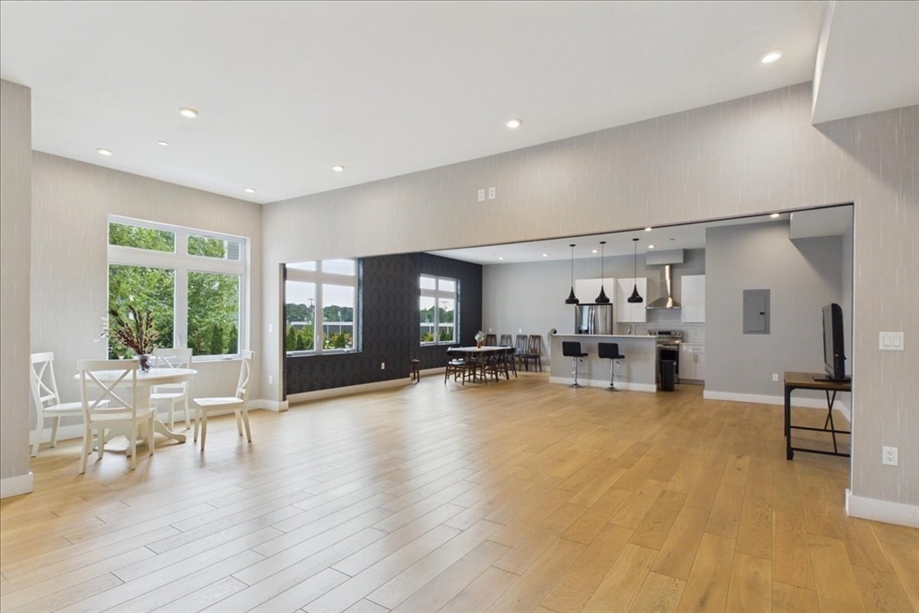 60 Cross Street E # 319
