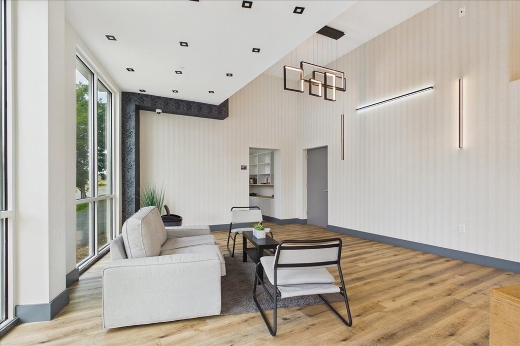 60 Cross Street E # 319