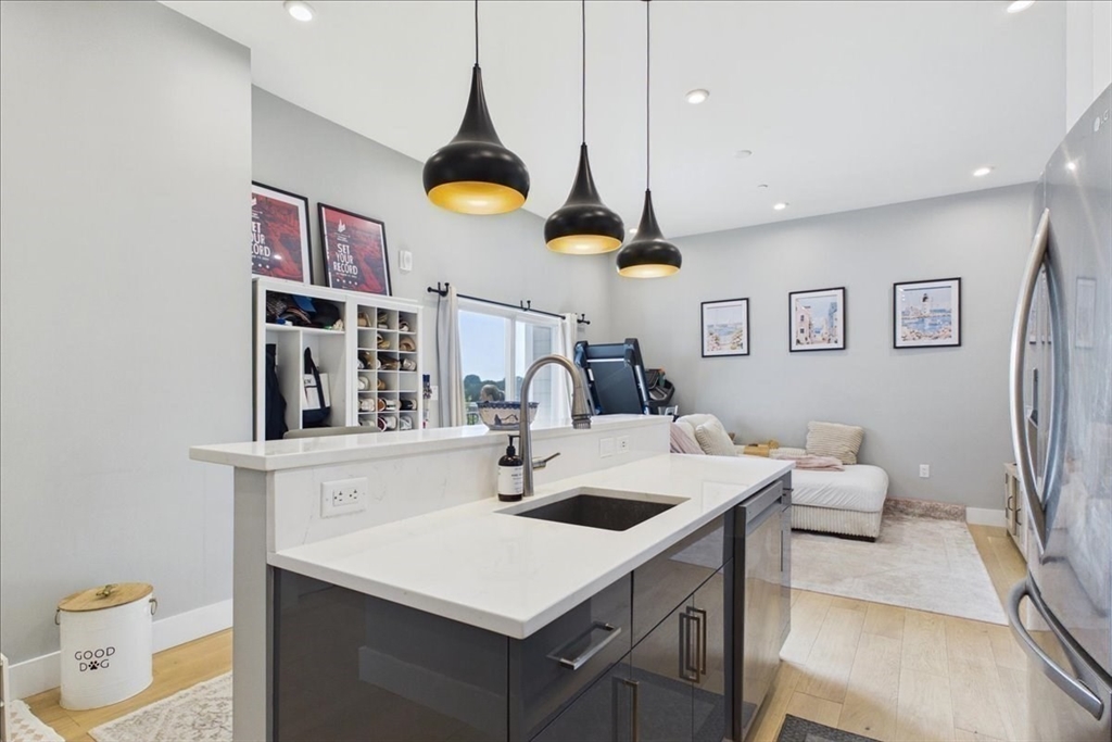 60 Cross Street E # 319