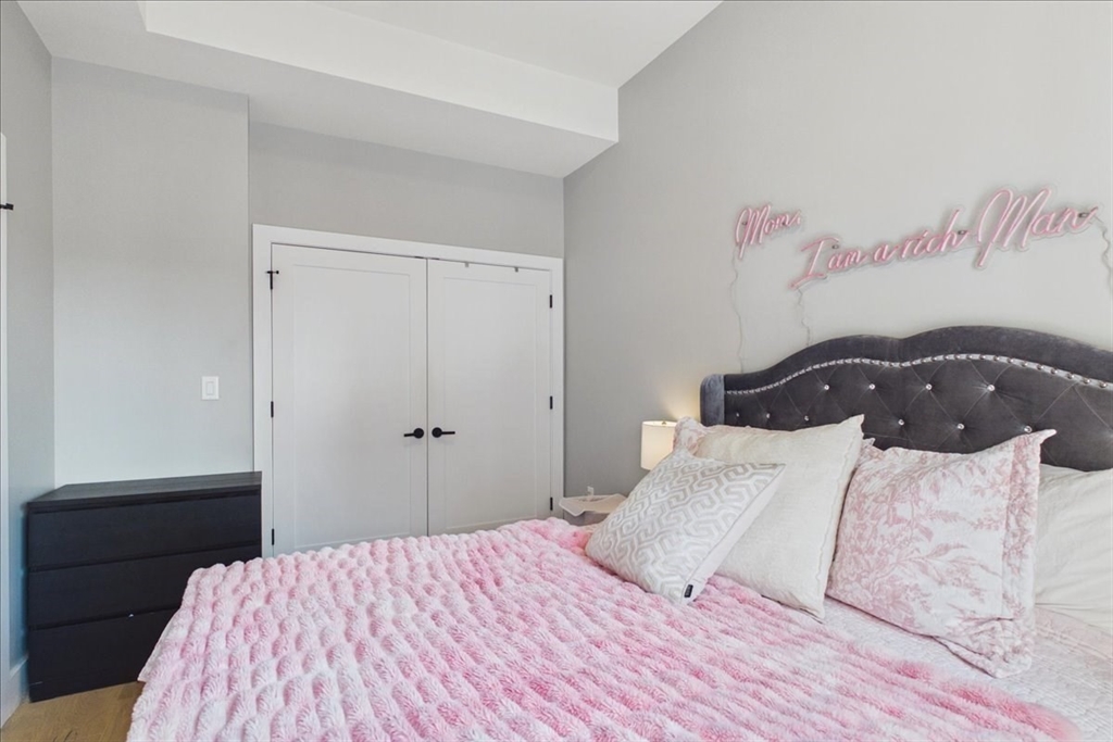 60 Cross Street E # 319
