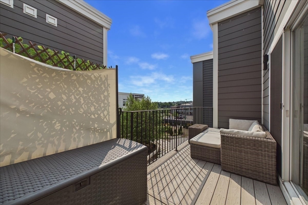 60 Cross Street E # 319