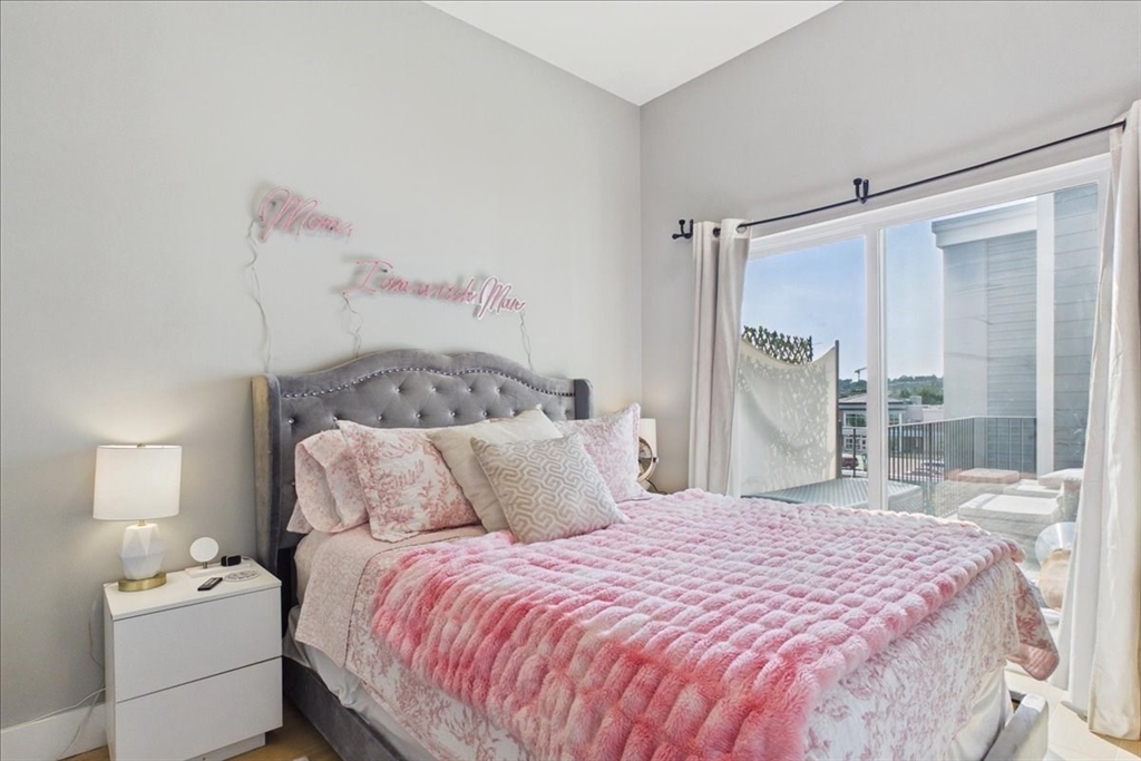60 Cross Street E # 319