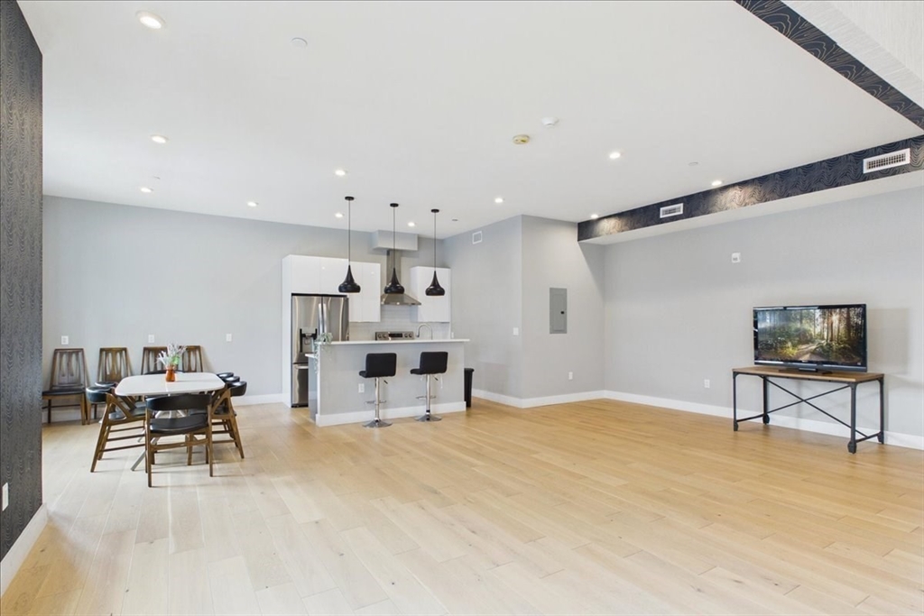 60 Cross Street E # 319