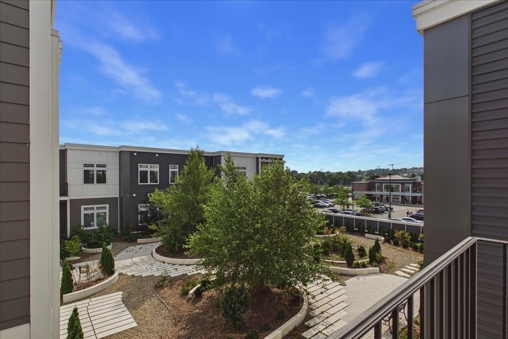 60 Cross Street E # 319