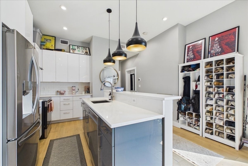60 Cross Street E # 319