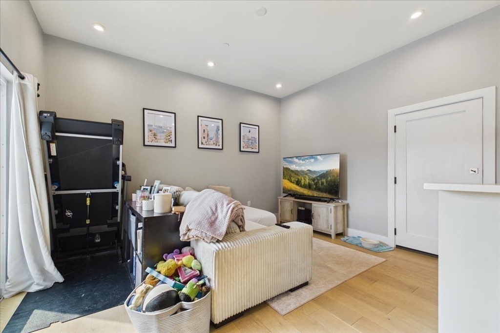 60 Cross Street E # 319