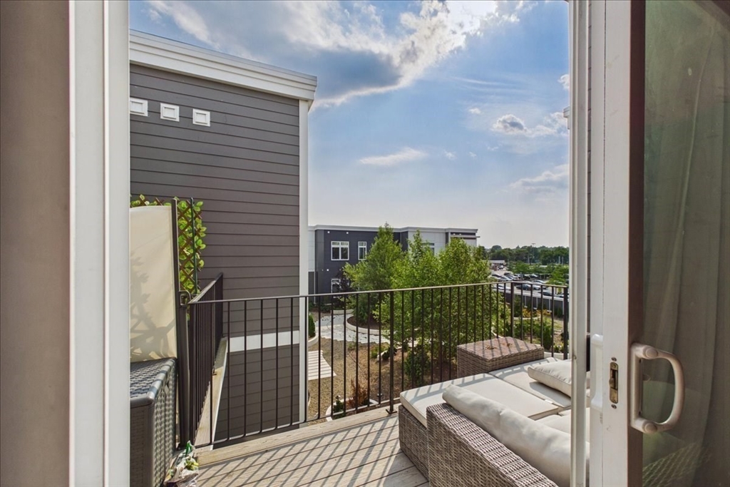 60 Cross Street E # 319