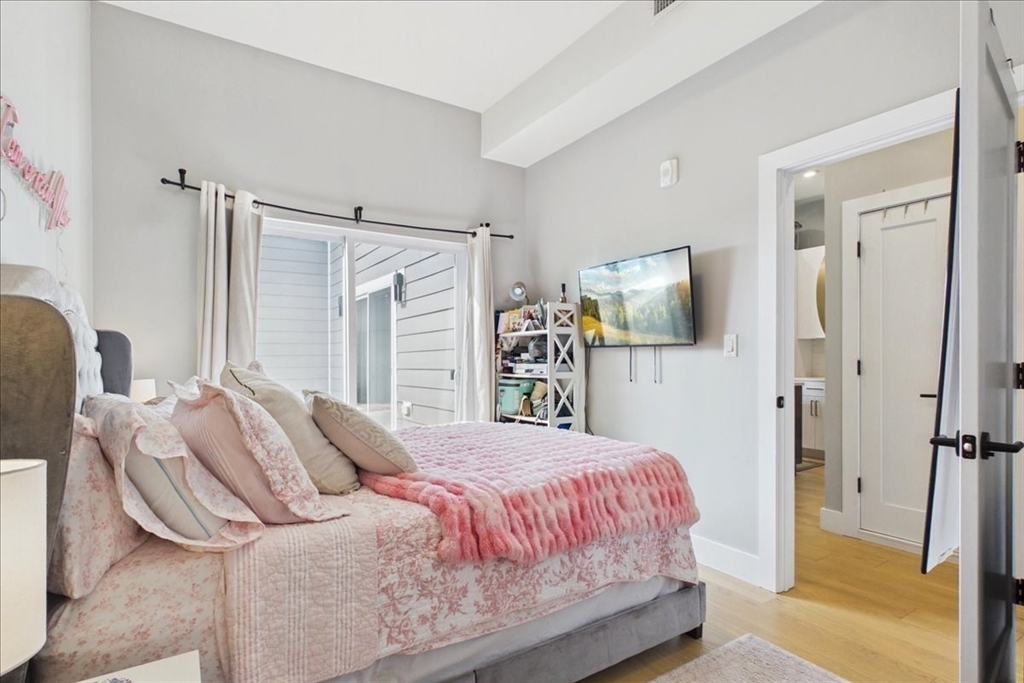60 Cross Street E # 319