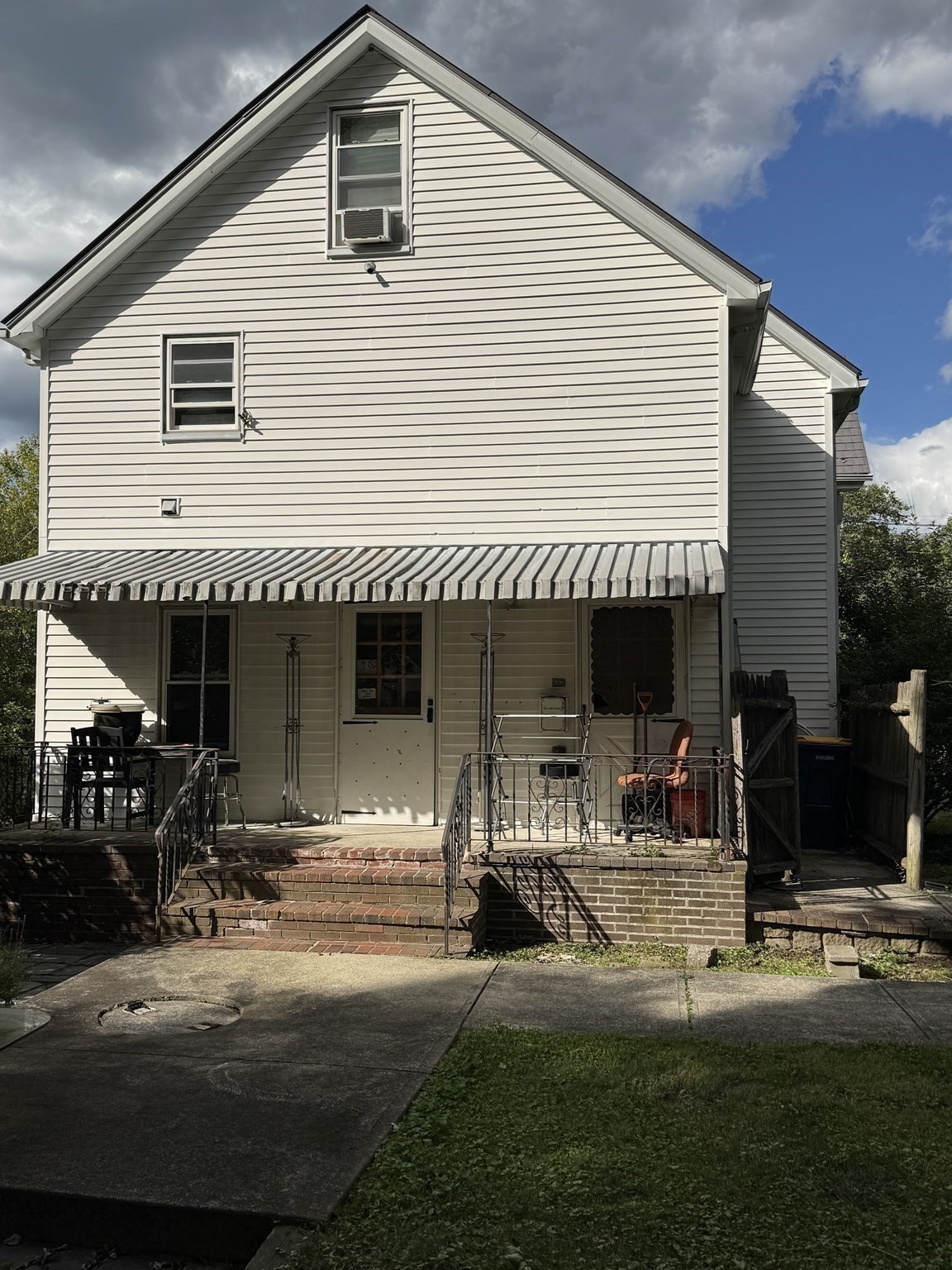 33 E Chestnut St