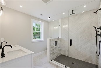 35R-37L Poquanticut Ave