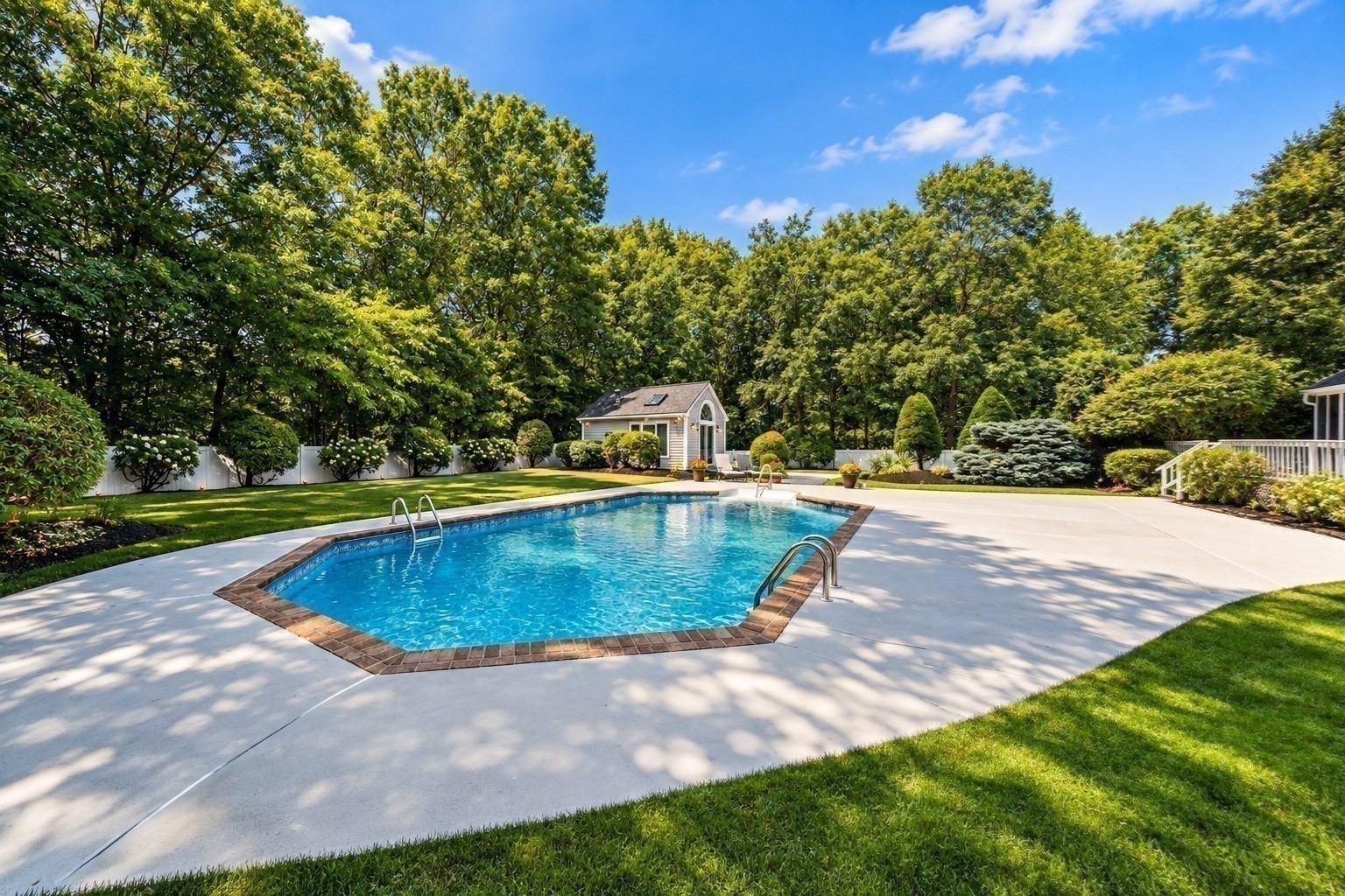42 Magnolia Rd