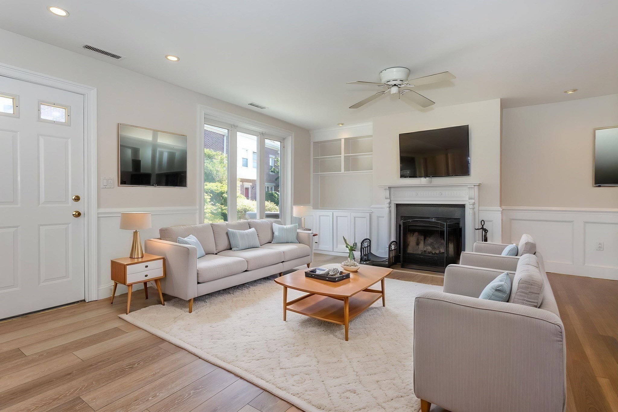 160 Quincy Shore Dr Unit: 106